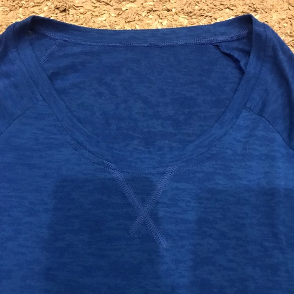 Under Armour Blue Long Sleeved Heat Gear Top Sz S - Picture 2 of 4